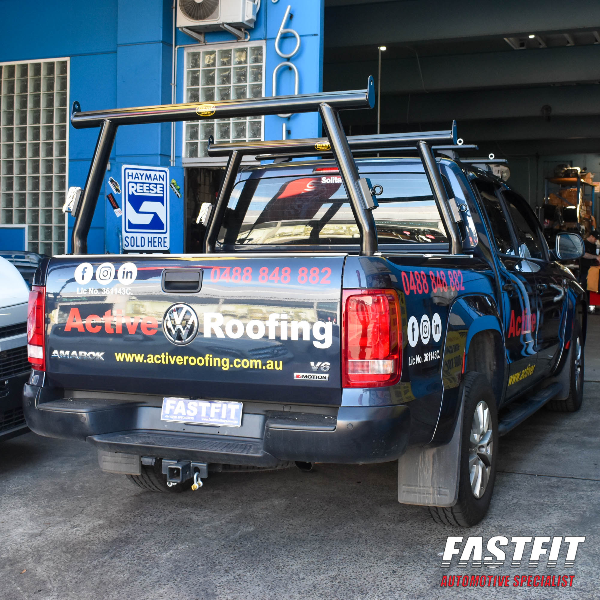 VWAMAROKLADDERRACKSWITHRHINOROOFRACK-4