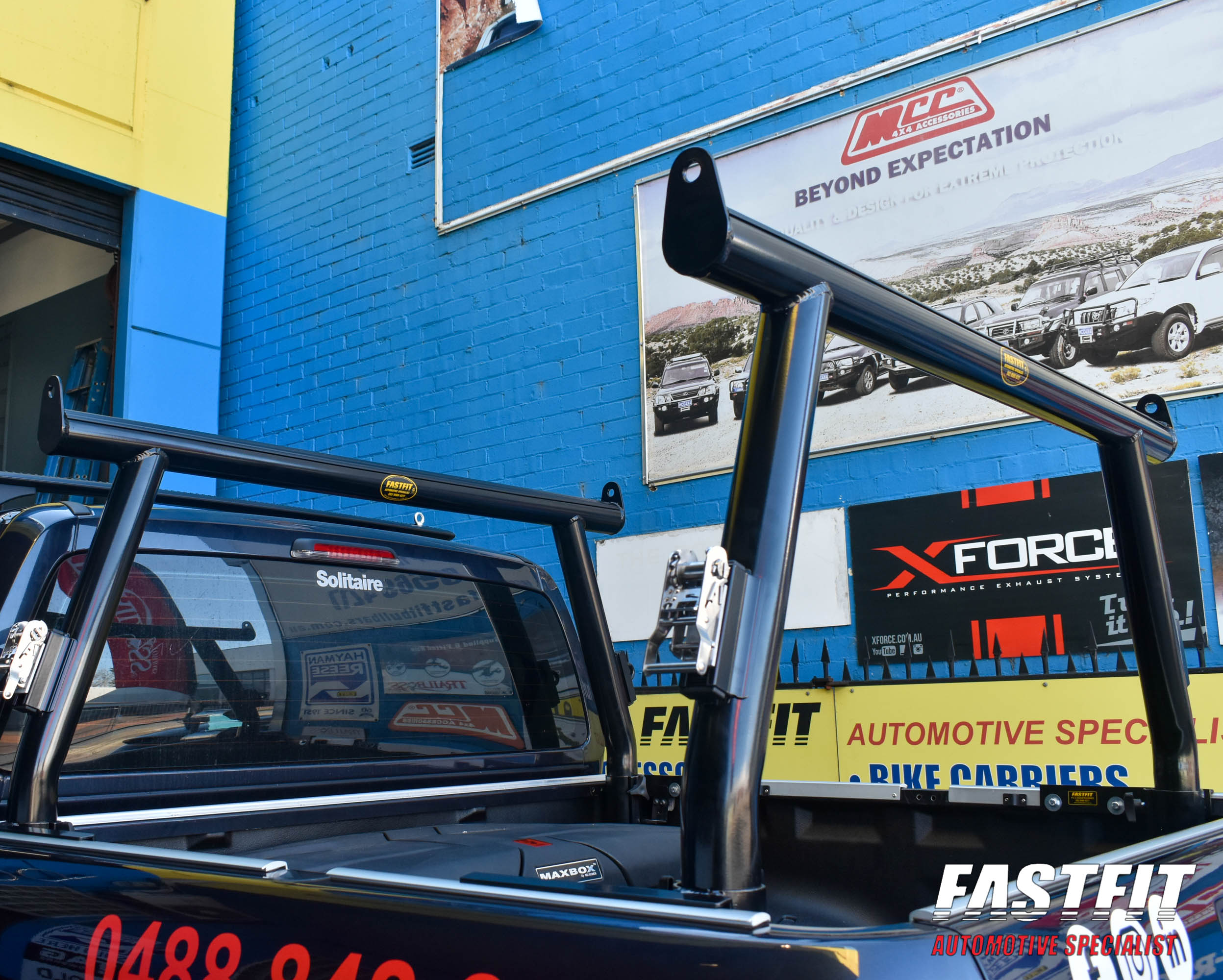 VWAMAROKLADDERRACKSWITHRHINOROOFRACK-8