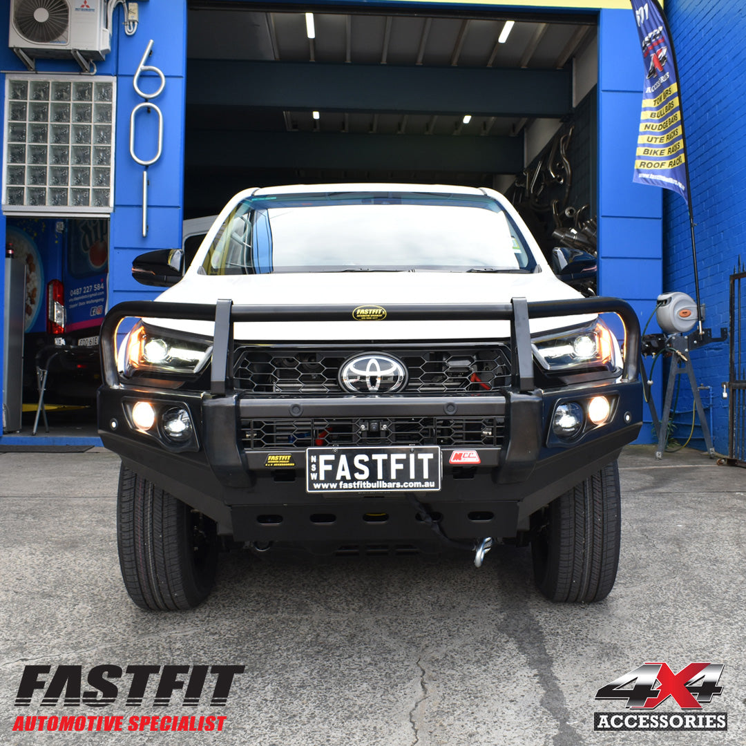 hilux-2024-mcc-falcon-fog-lights-bullbar