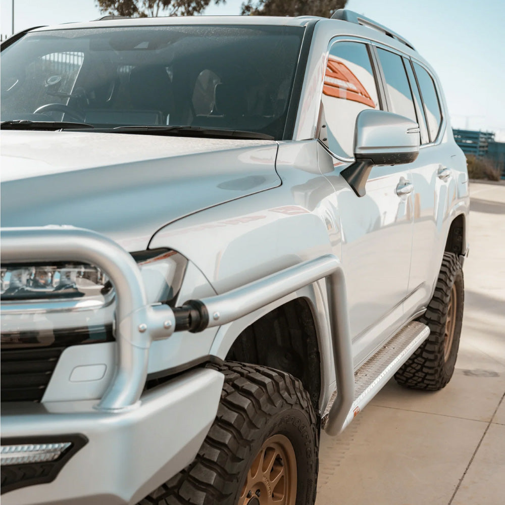 landcruiser-300s-sidestep-rails-chrome-1
