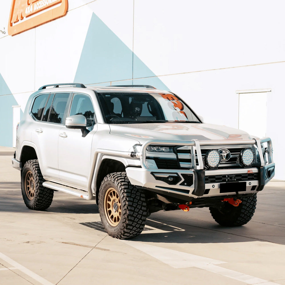 landcruiser-300s-sidestep-rails-chrome-3