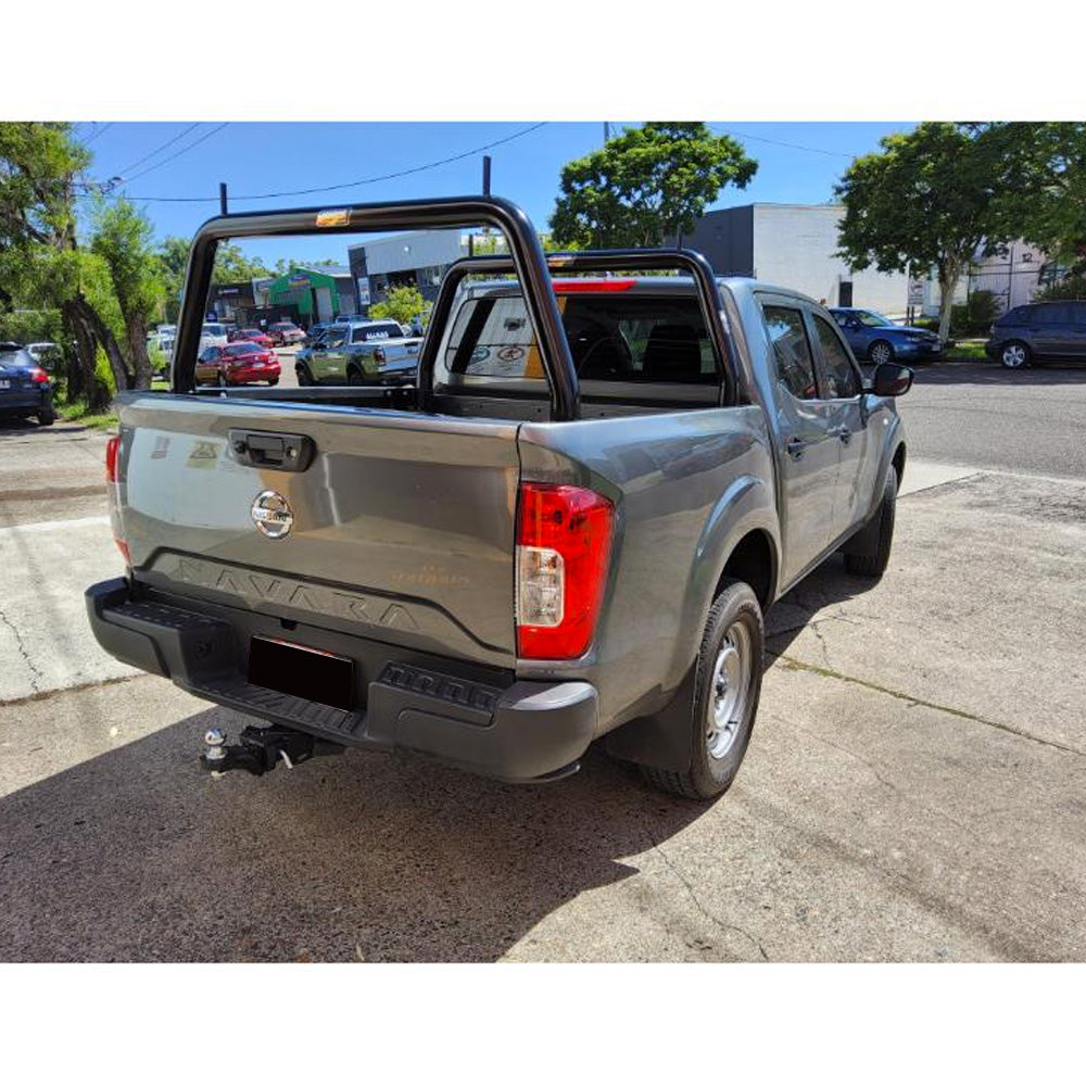 nissan-navara-2023-black-ladder-rack