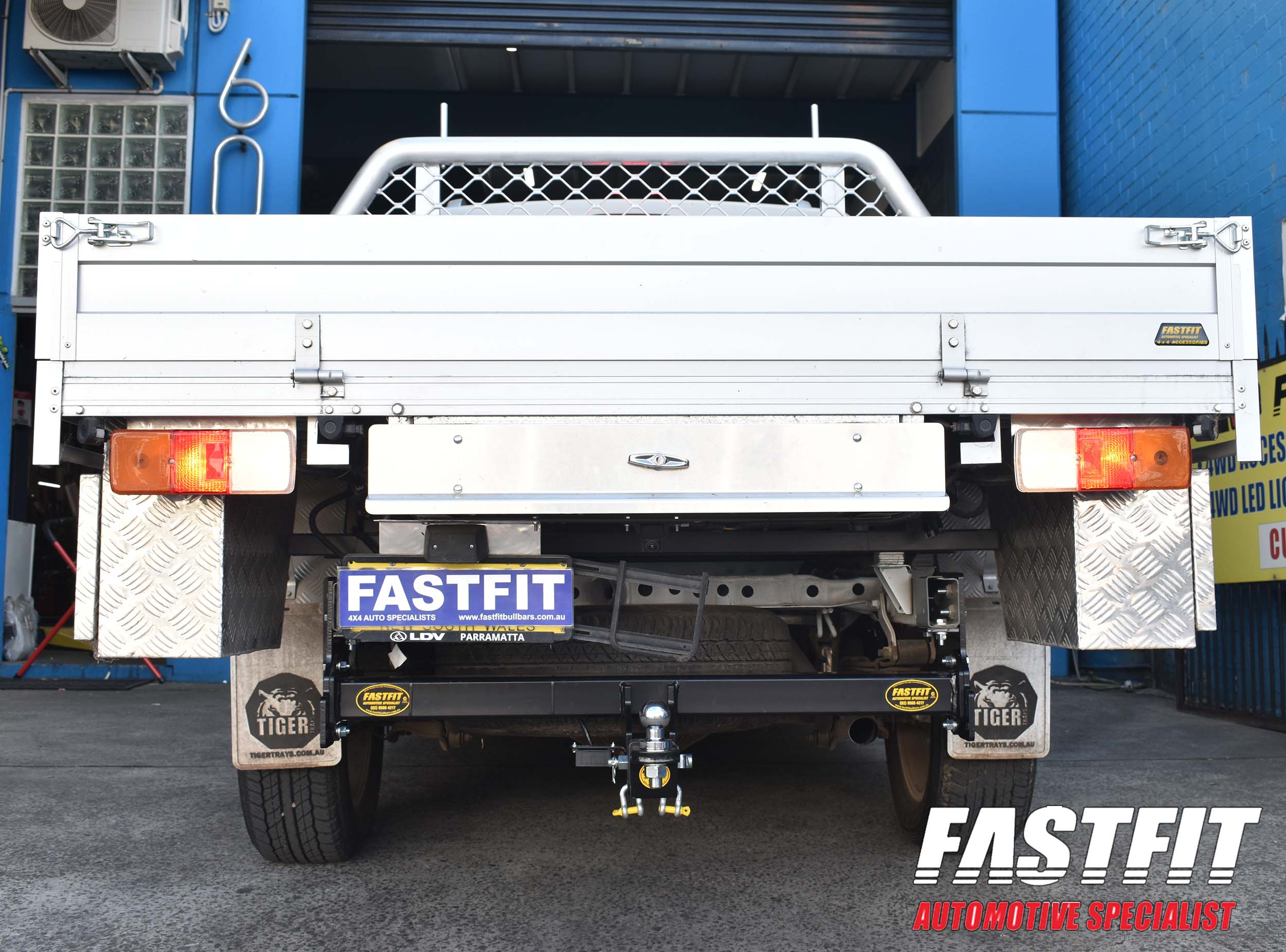2LDVT60UTETRAILBOSSTOWBAR