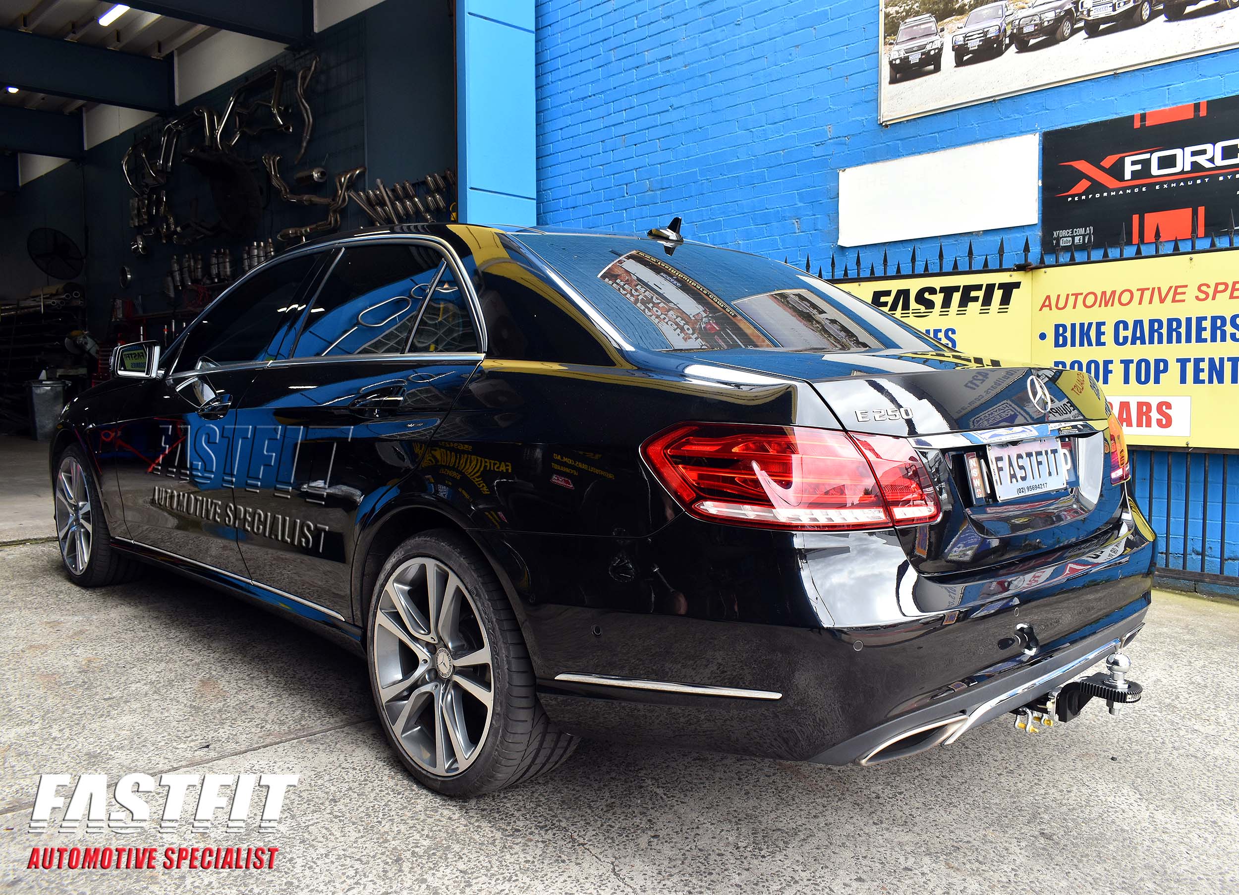 2MERCEDESECLASSSEDANHAYMANREESETOWBAR