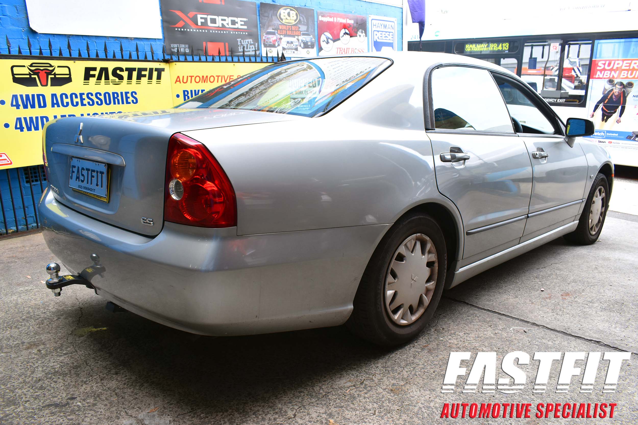 3MITSUBISHIMAGNASEDANTOWBAR