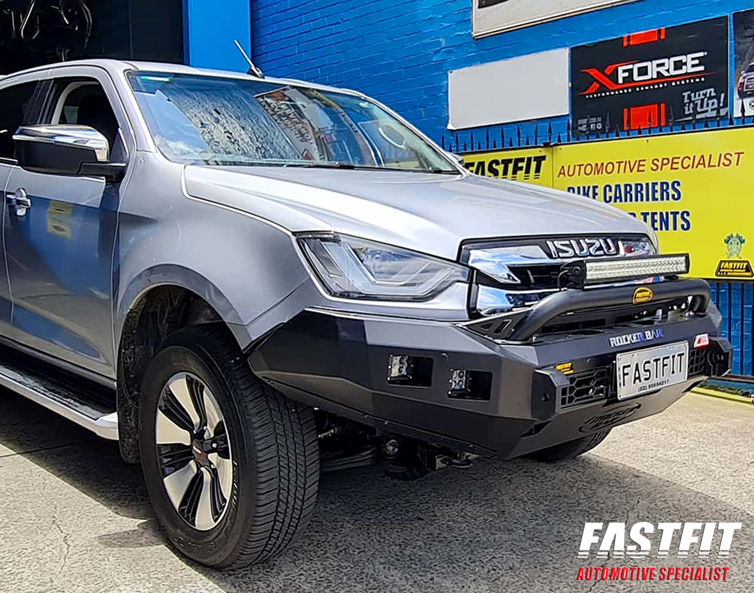 4ISUZUDMAXLOWLOOPROCKERBULLBAR