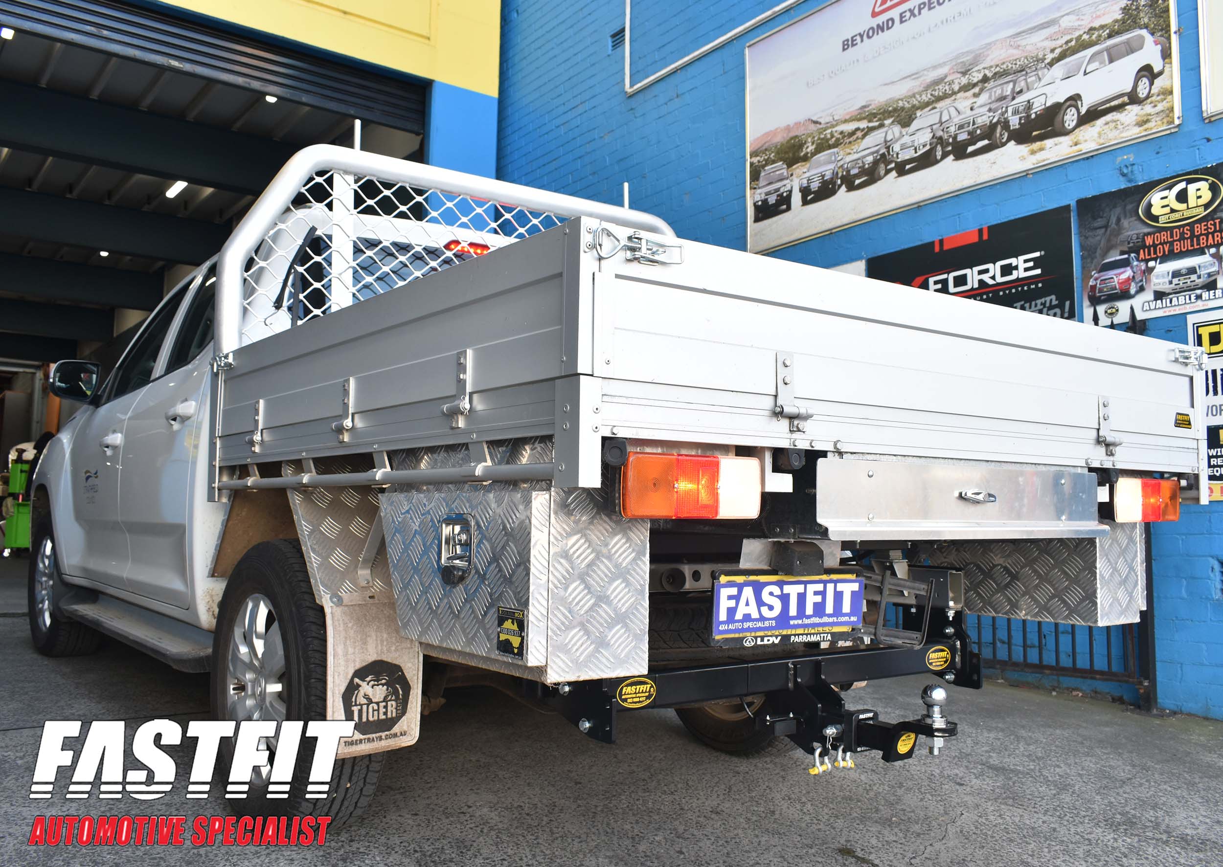 5LDVT60UTETRAILBOSSTOWBAR