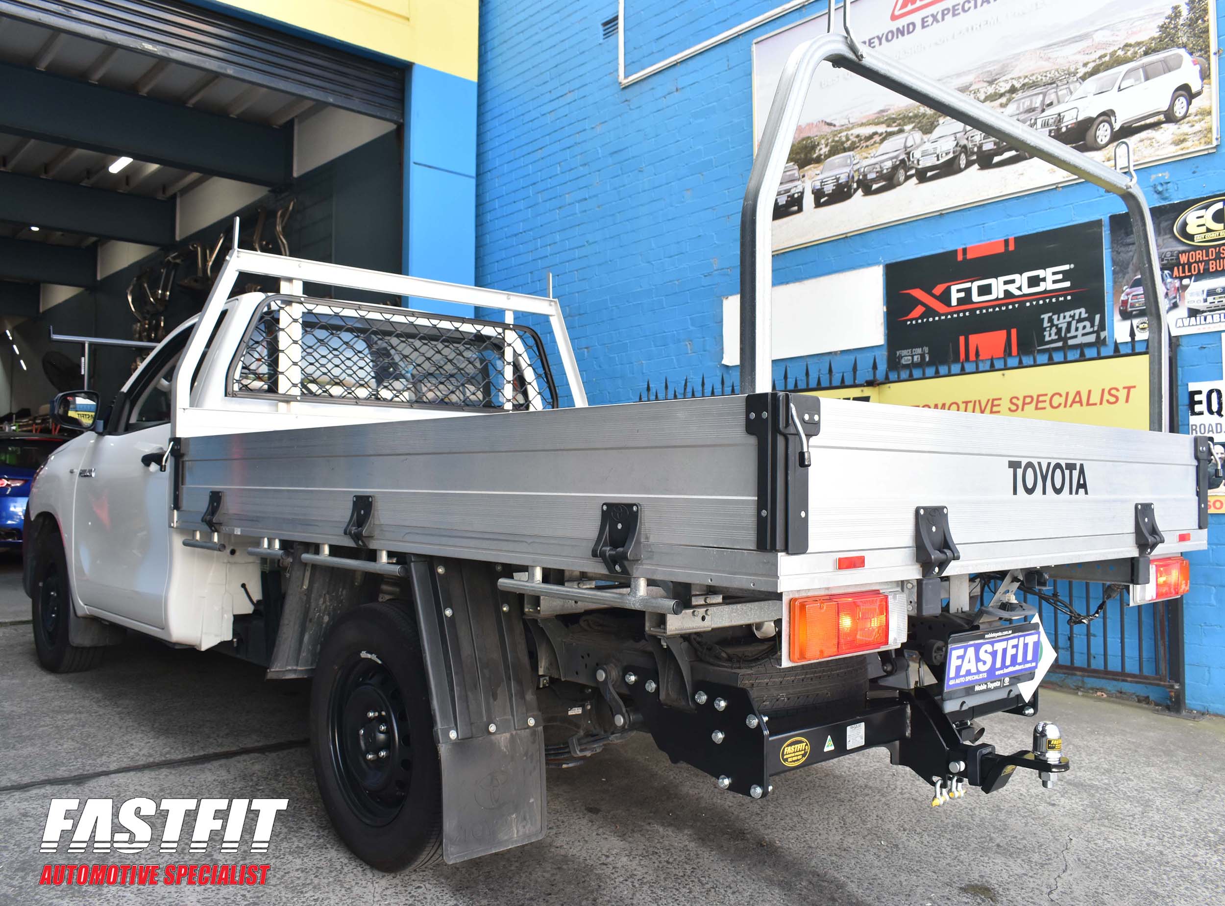 7TOYOTAHILUXGUNSERIESTRAILBOSSTOWBAR