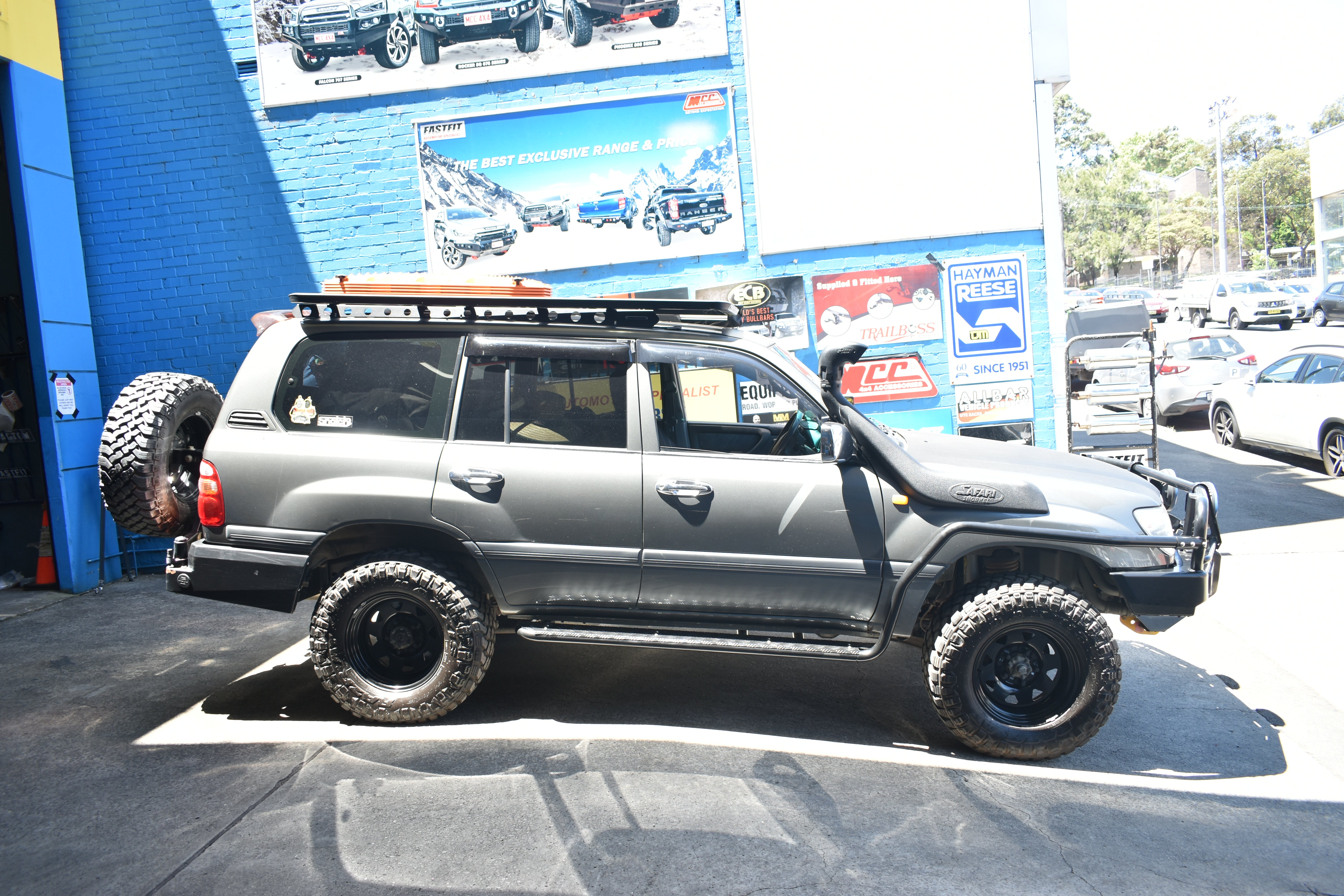 MCC 030-09SR Side Steps & Rails to suit TOYOTA LANDCRUISER 100 SERIES (IFS)