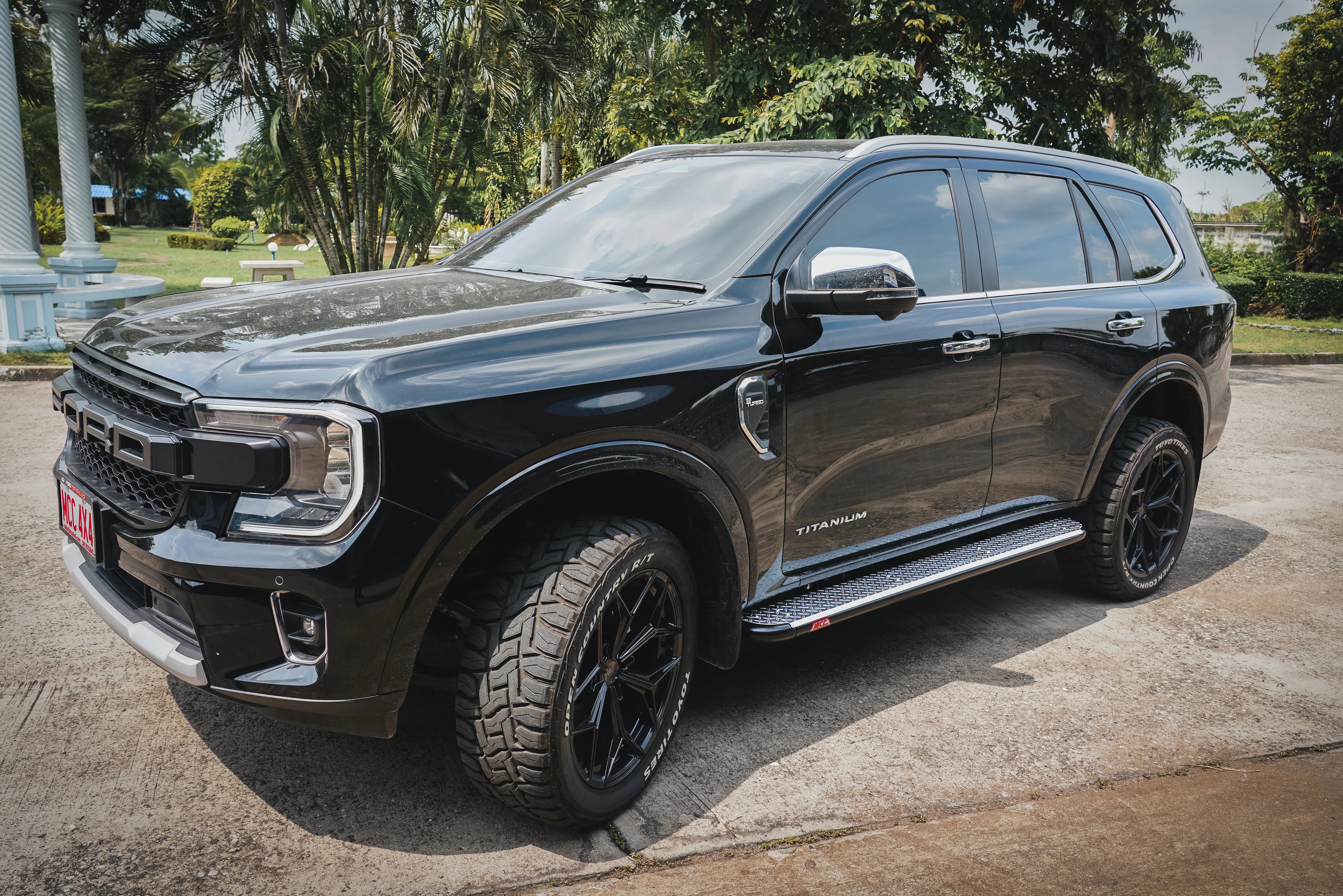 MCC 309BS Side Step Package (Chrome Step Plate) to suit Ford Ford Everest 2016-2021