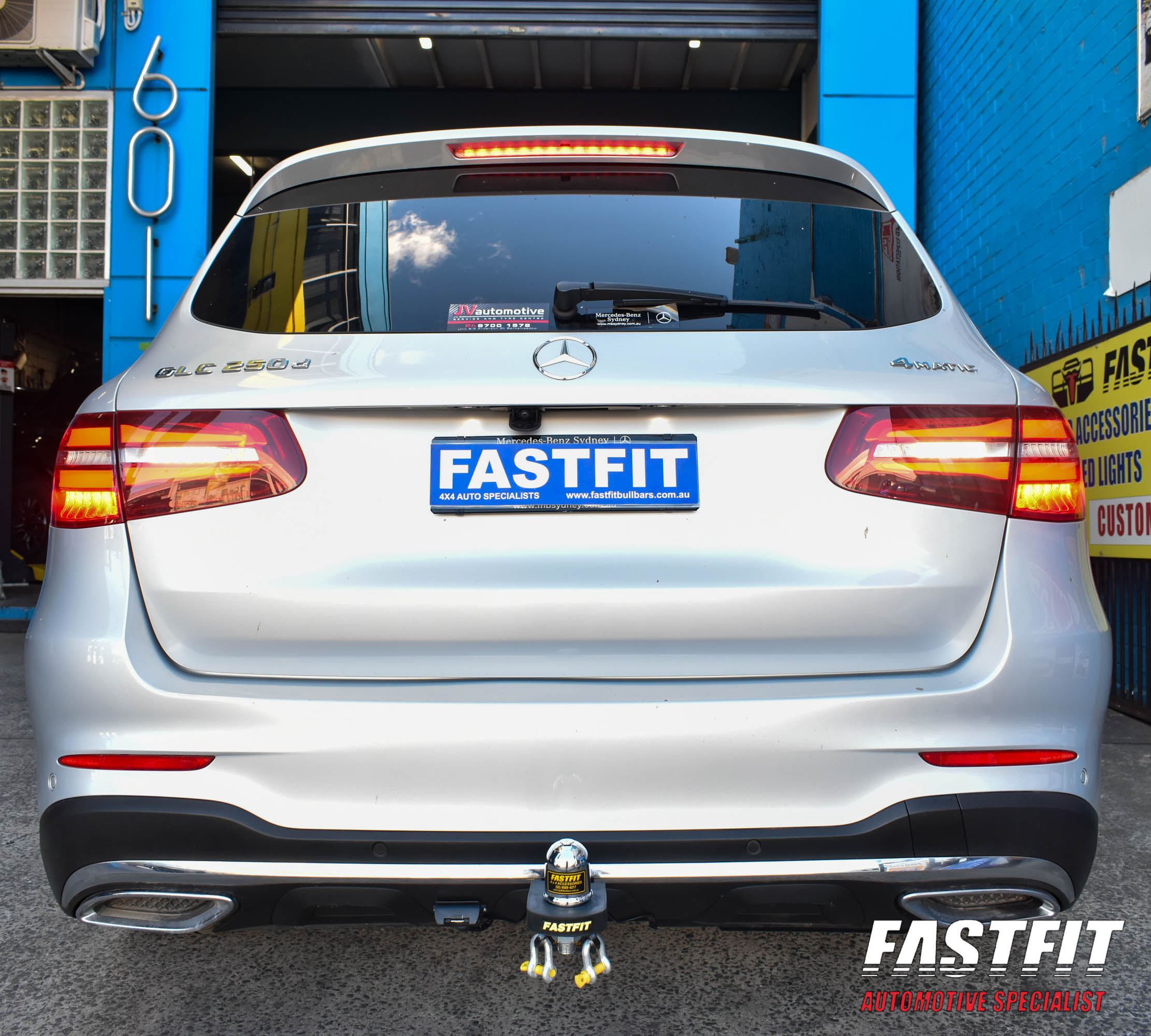 MERCEDESGLC2016-ONFASTFITTOWBAR-1