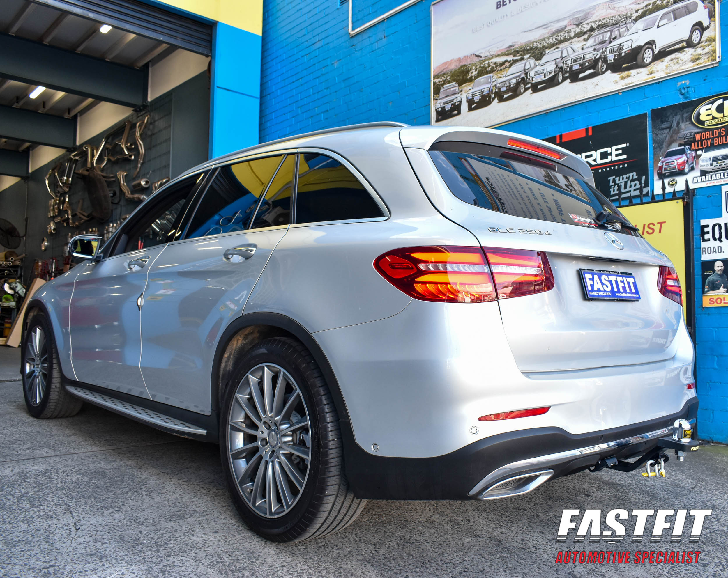 MERCEDESGLC2016-ONFASTFITTOWBAR-2