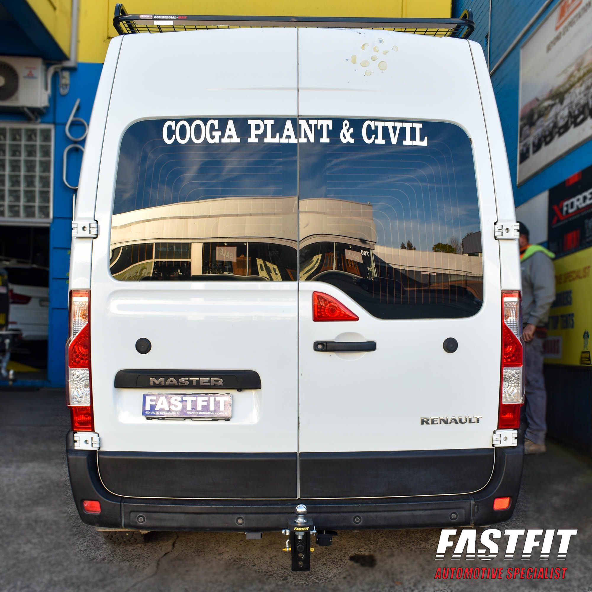 RENAULTMASTER2011-ONTRAILBOSSTOWBAR-1