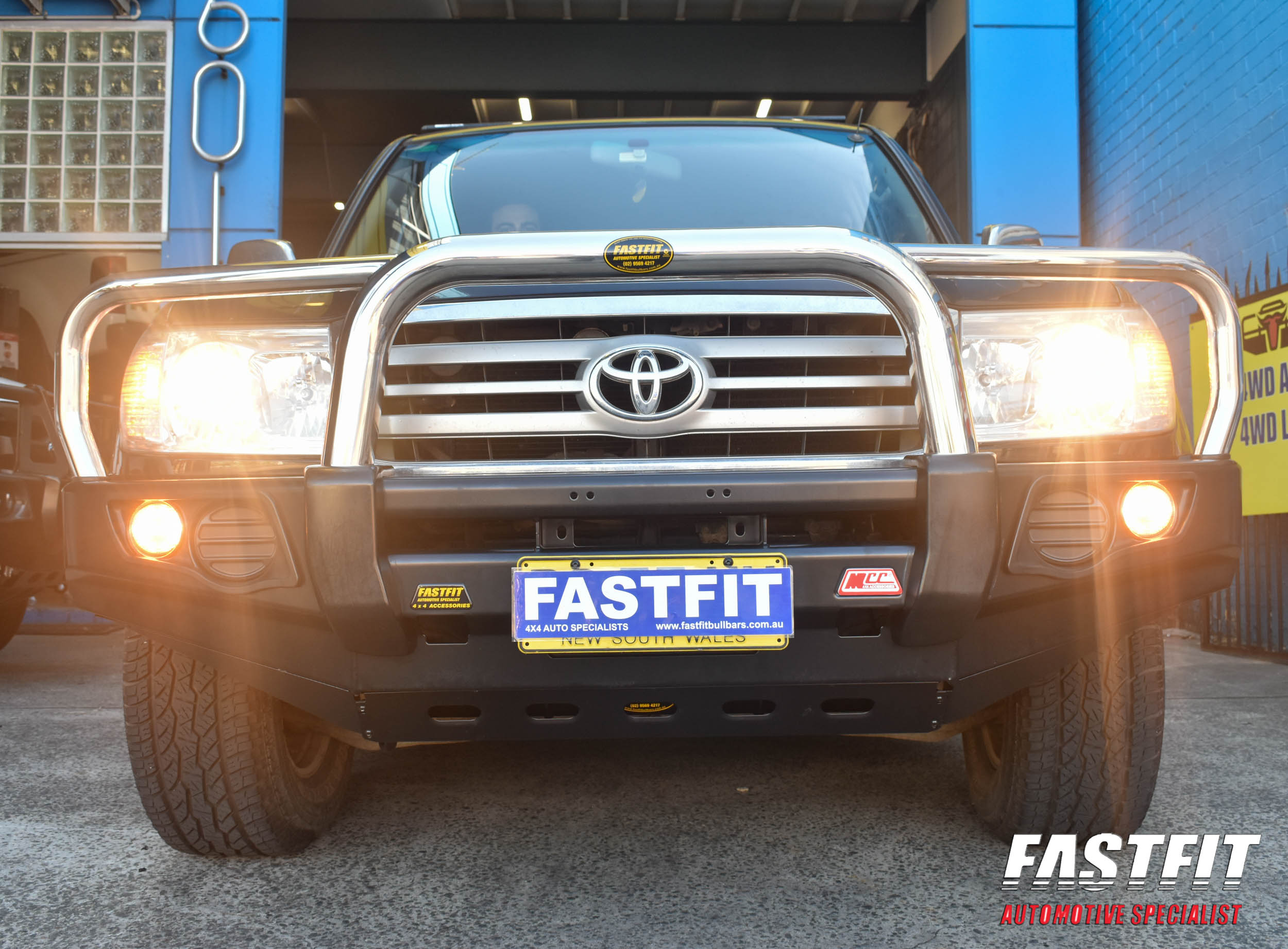 TOYOTALANDCRUISERVX100STAINLESSSTEELFALCONTRIPLELOOPBAR-1