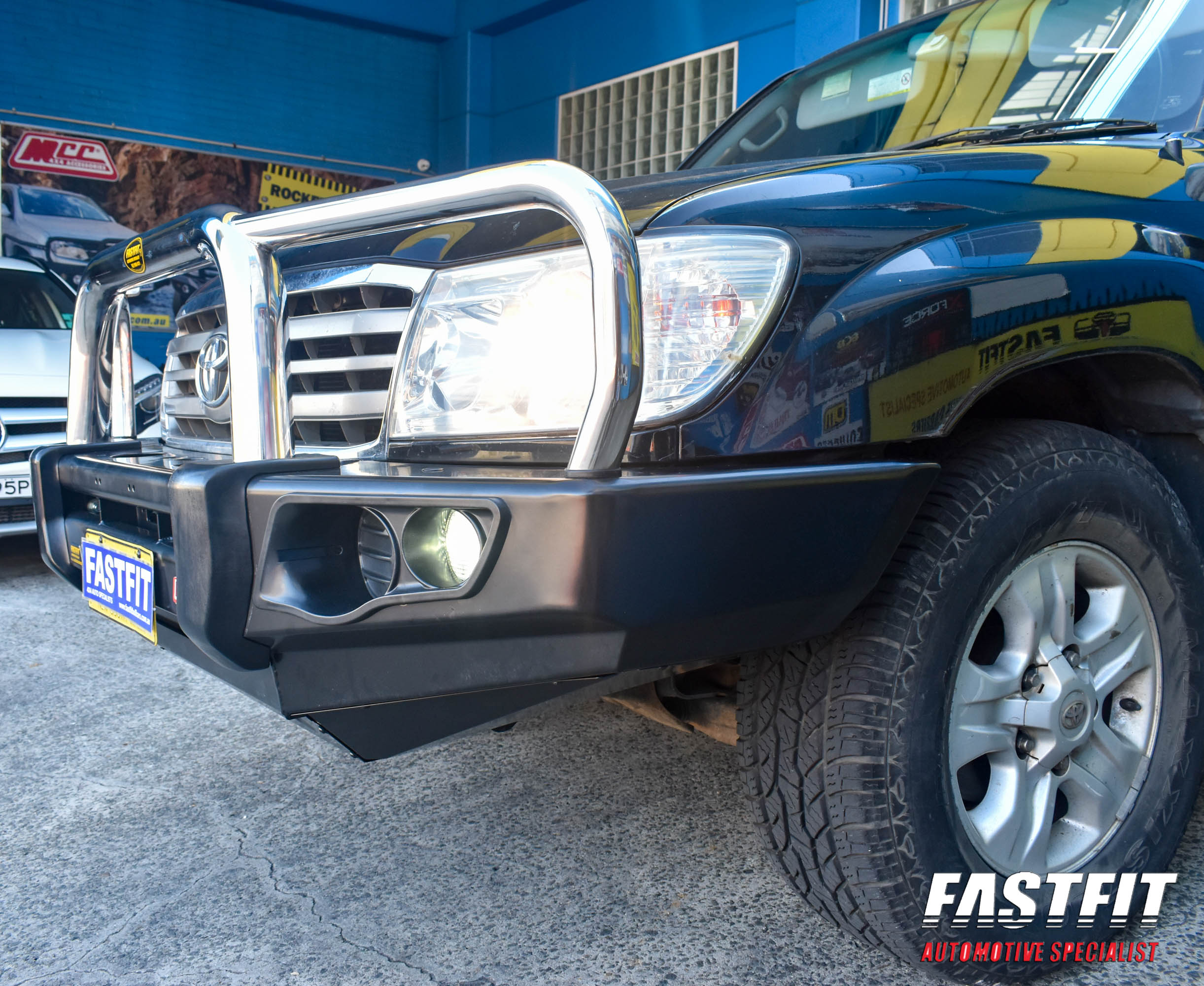 TOYOTALANDCRUISERVX100STAINLESSSTEELFALCONTRIPLELOOPBAR-5