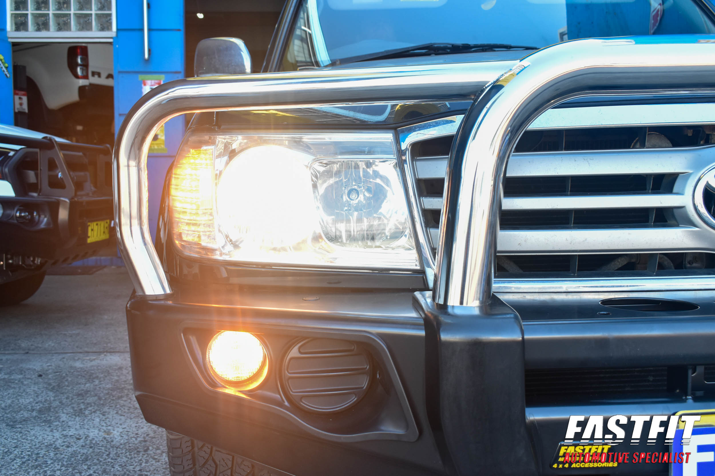 TOYOTALANDCRUISERVX100STAINLESSSTEELFALCONTRIPLELOOPBAR-8