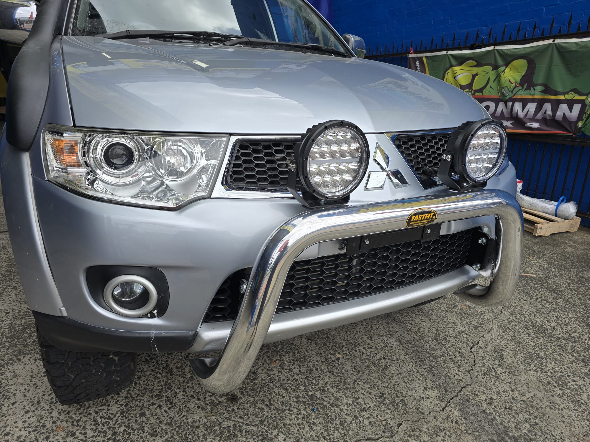 MITSUBISHI CHALLENGER PB Nudge Bar (01/09 to 06/13)