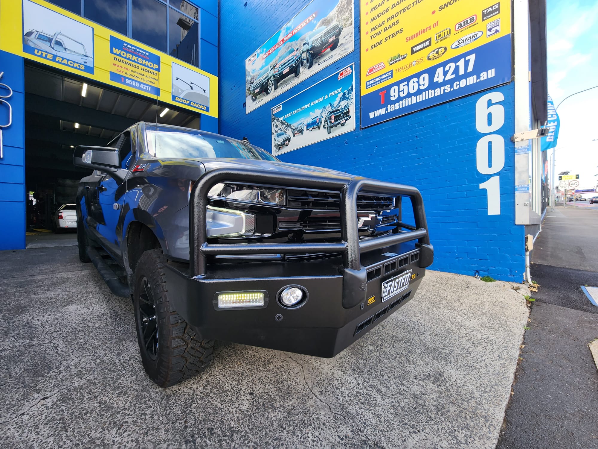 CHEVROLET SILVERADO 2500HD HSV Bullbar with Bumper Lights (04/18 to 07/21)